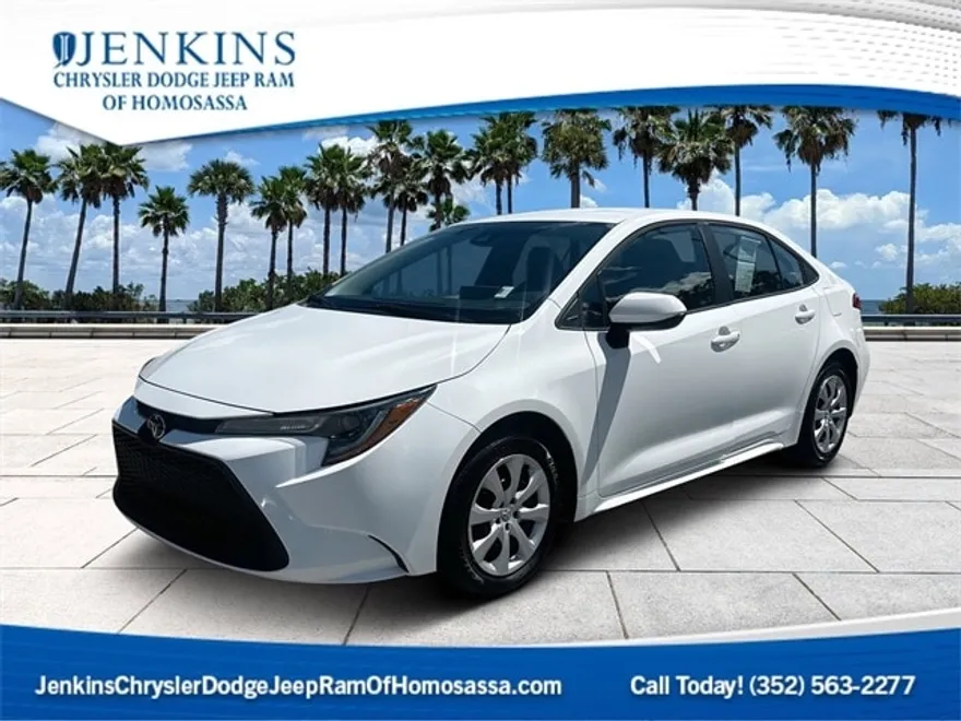 2022 Toyota Corolla LE photo 1