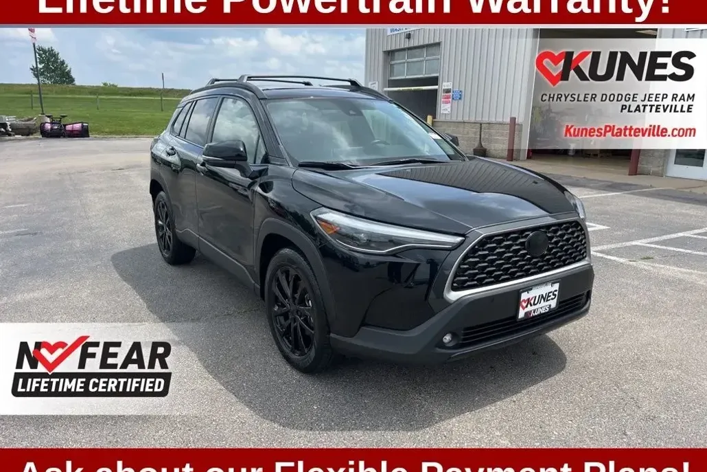 2022 Toyota Corolla Cross XLE photo 1