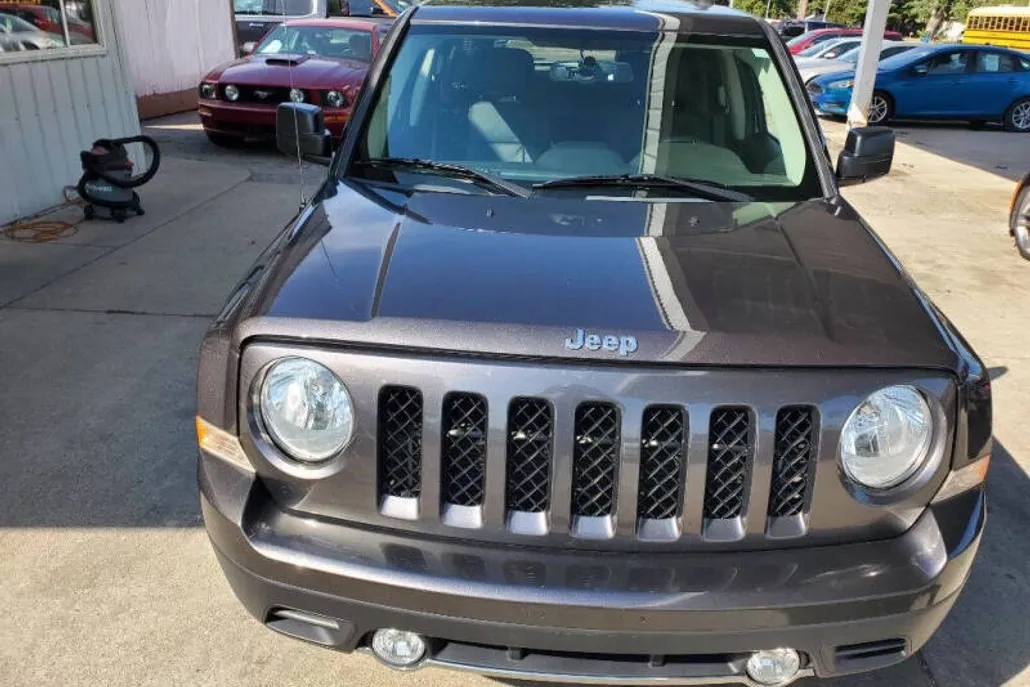 2016 Jeep Patriot Latitude photo 1