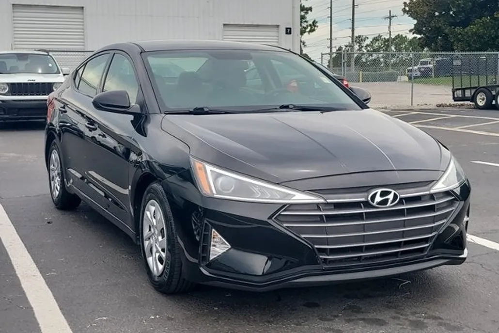 2019 Hyundai Elantra SE photo 1