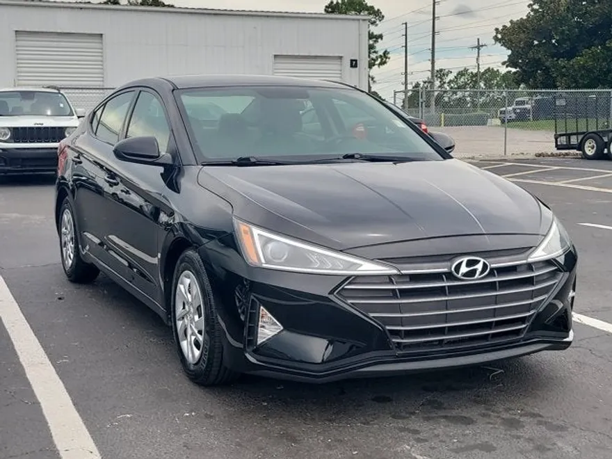 2019 Hyundai Elantra SE photo 1