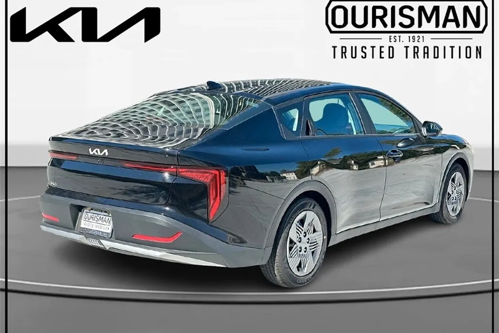 2025 Kia K4 LX photo 1