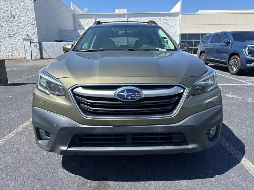 2020 Subaru Outback Premium photo 1