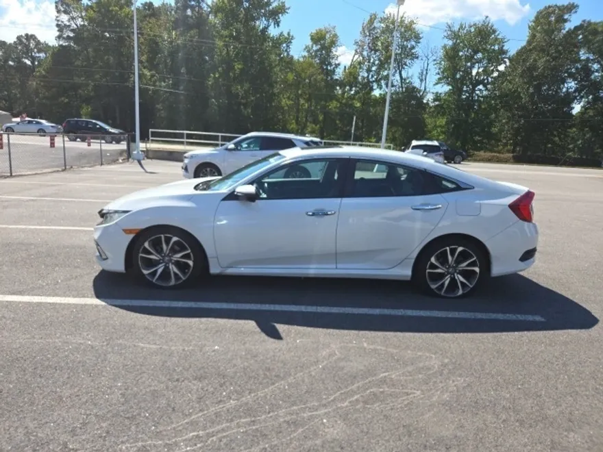 2019 Honda Civic Touring photo 1