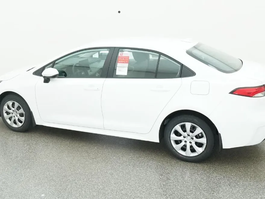 2026 Toyota Corolla LE photo 1