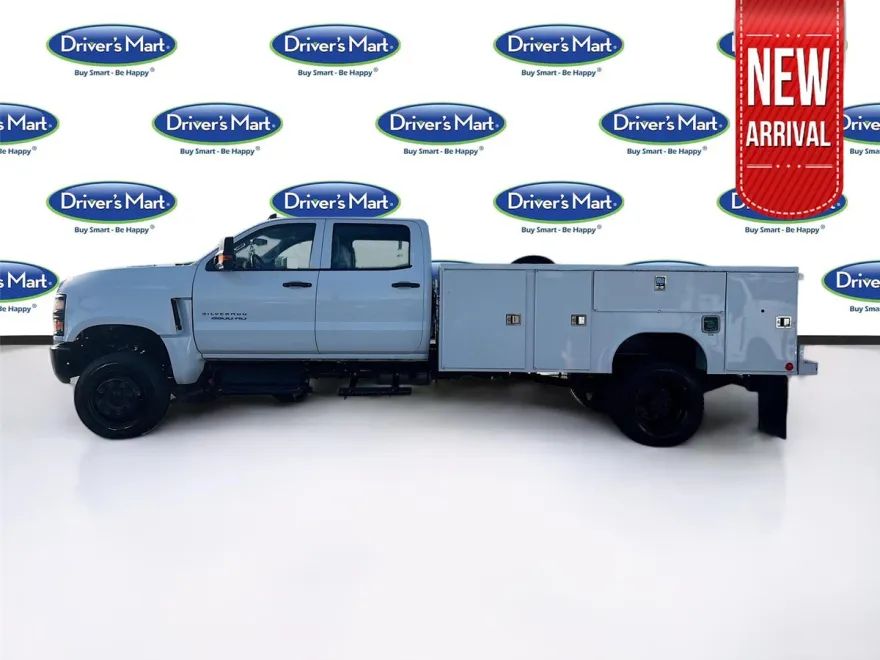 2022 Chevrolet Silverado 5500HD Work Truck photo 1