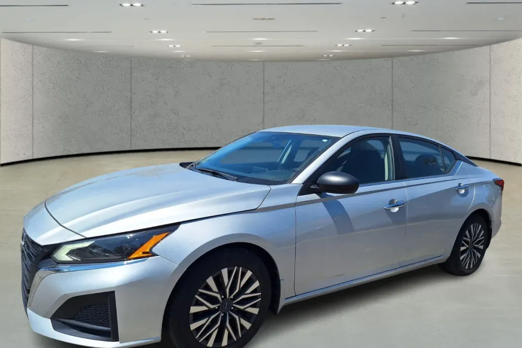 2024 Nissan Altima 2.5 SV photo 1