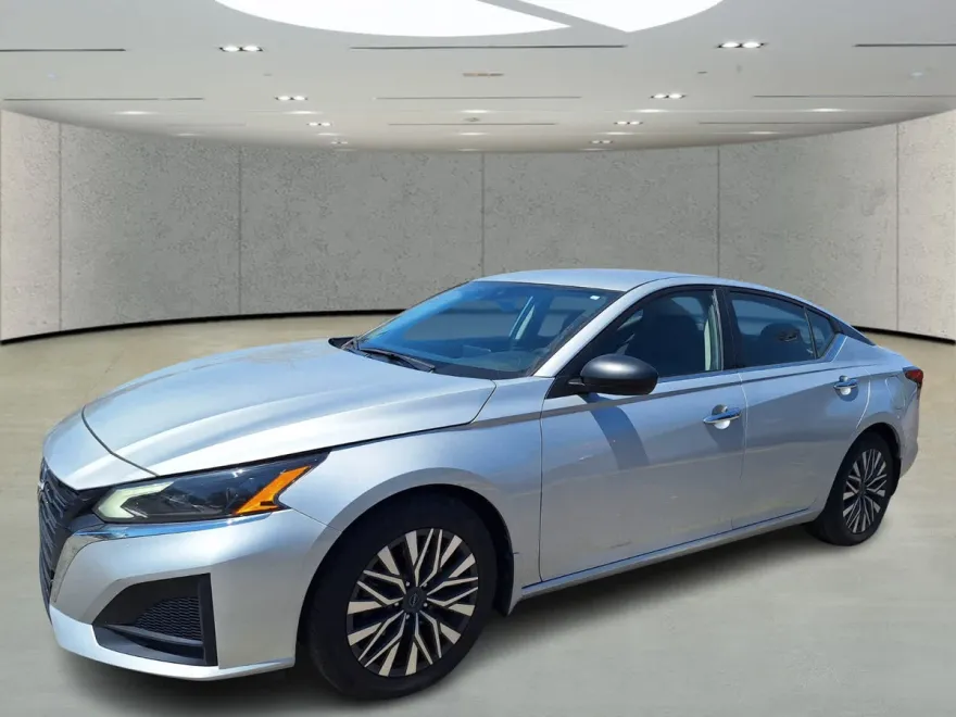 2024 Nissan Altima 2.5 SV photo 1