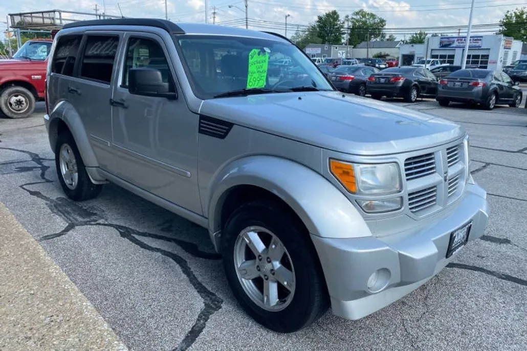 2011 Dodge Nitro SXT photo 1