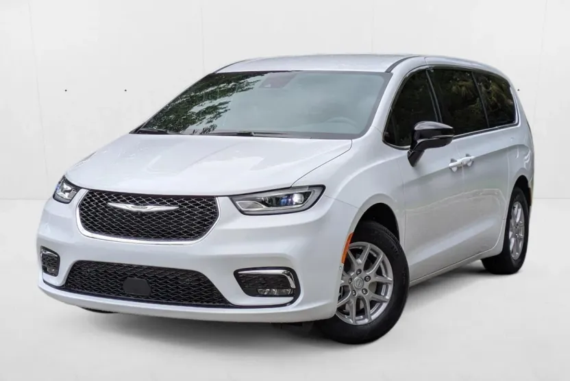2026 Chrysler Pacifica photo 1
