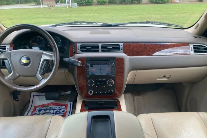 2011 Chevrolet Suburban LTZ photo 1