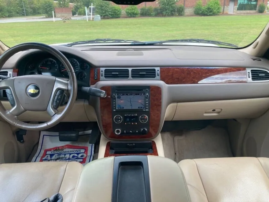 2011 Chevrolet Suburban LTZ photo 1