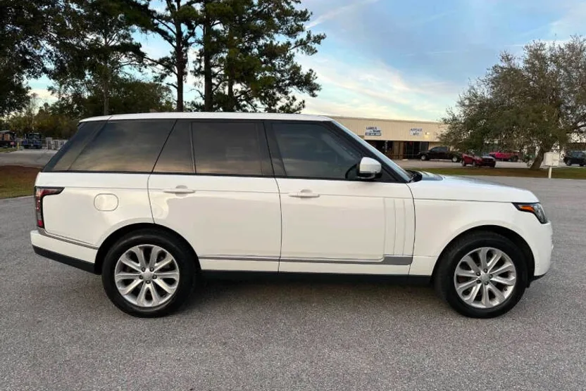 2016 Land Rover Range Rover HSE photo 1