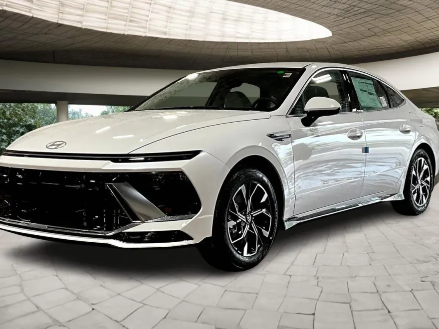 2025 Hyundai Sonata SEL photo 1