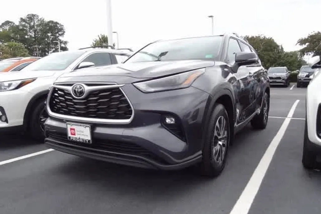 2024 Toyota Highlander XLE photo 1