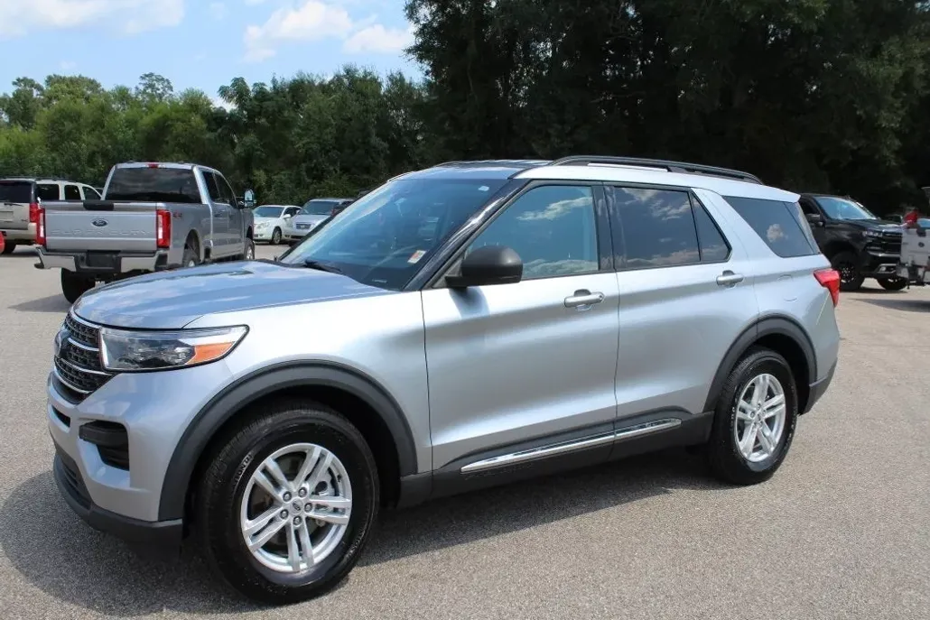 2022 Ford Explorer XLT photo 1