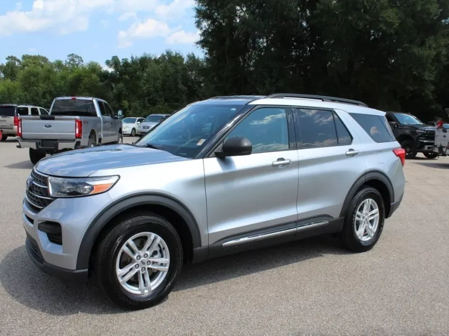 2022 Ford Explorer XLT photo 1