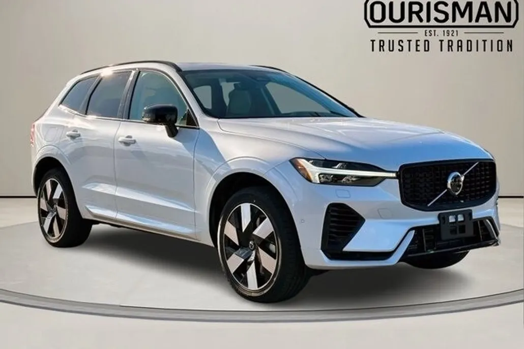 2025 Volvo XC60 T8 Plus photo 1