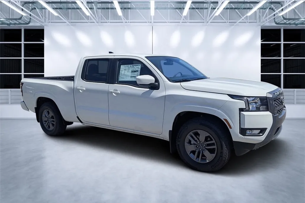 2025 Nissan Frontier SV photo 1