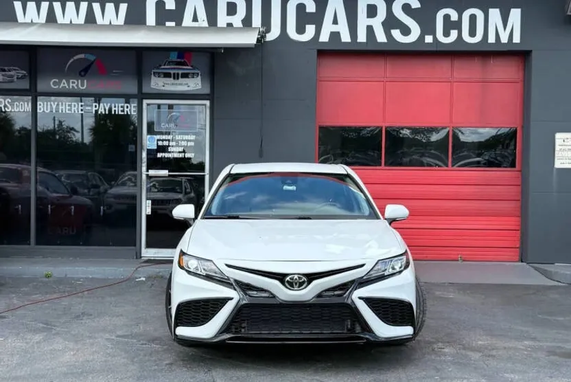 2022 Toyota Camry SE photo 1