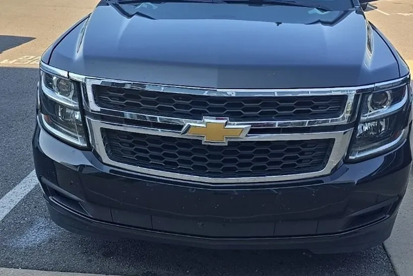2018 Chevrolet Suburban LT photo 1
