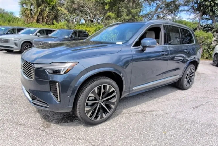 2026 Volvo XC90 Plus photo 1