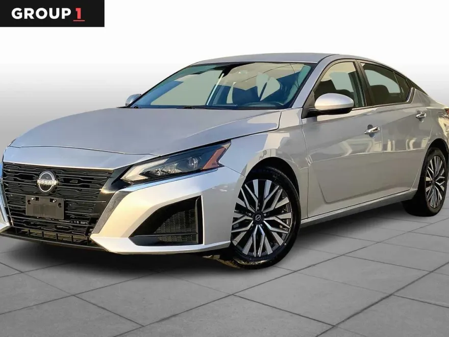 2023 Nissan Altima 2.5 SV photo 1