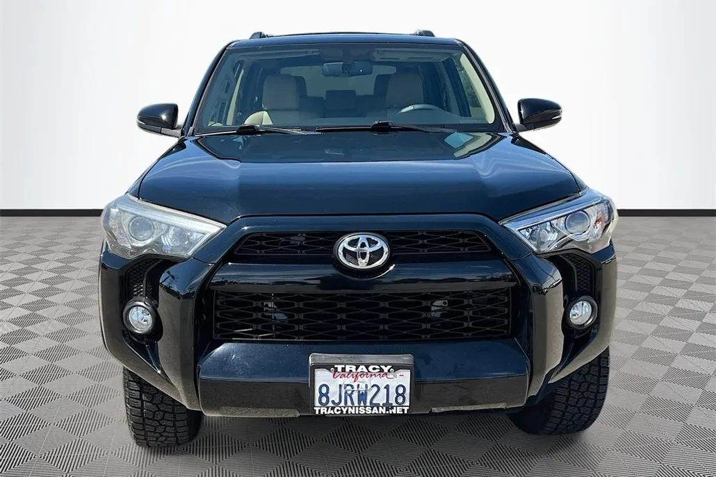 2019 Toyota 4Runner SR5 photo 1