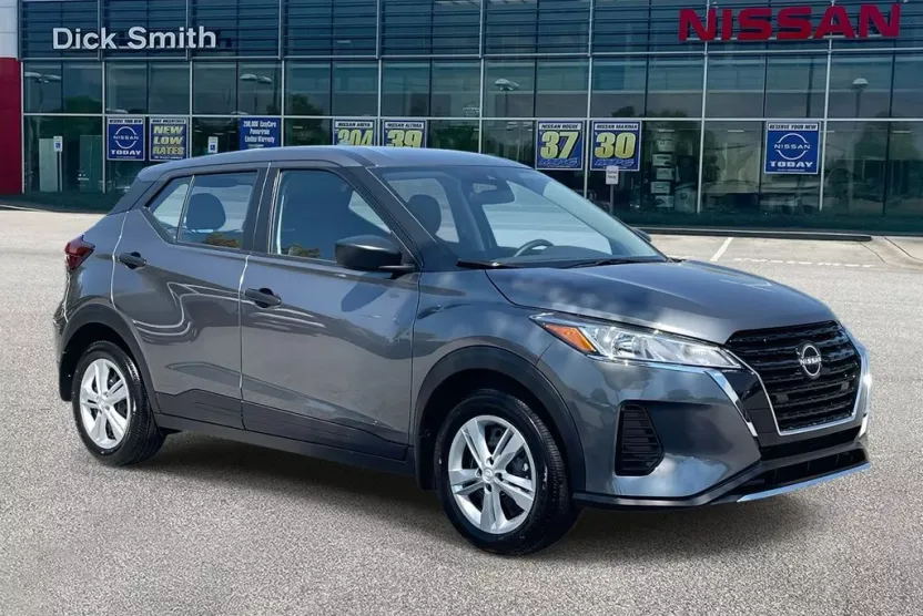 2025 Nissan Kicks Play S photo 1