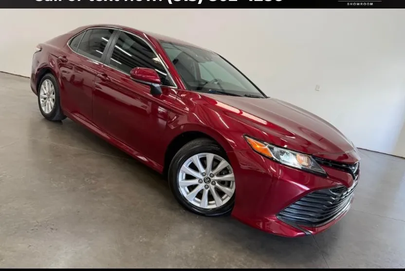 2019 Toyota Camry SE XLE photo 1