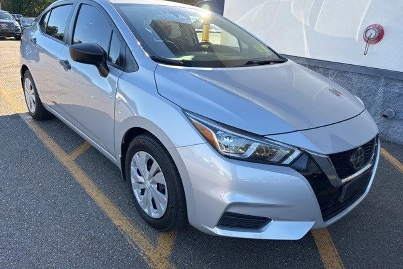 2022 Nissan Versa S photo 1