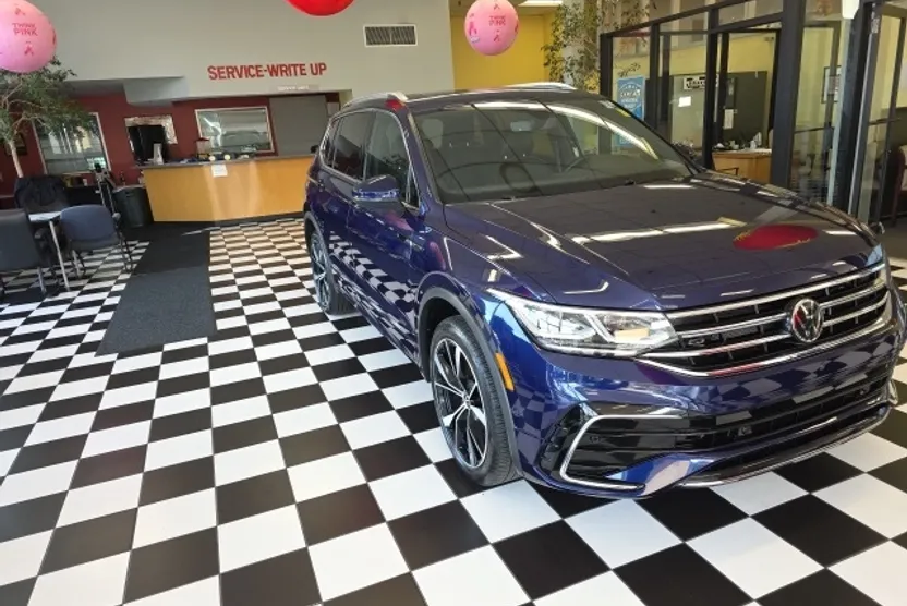 2022 Volkswagen Tiguan SEL Premium R-Line photo 1