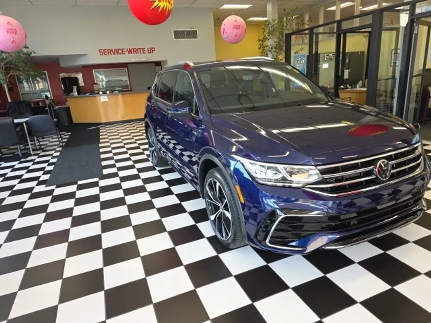 2022 Volkswagen Tiguan SEL Premium R-Line photo 1