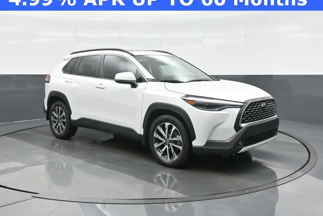 2023 Toyota Corolla Cross XLE photo 1