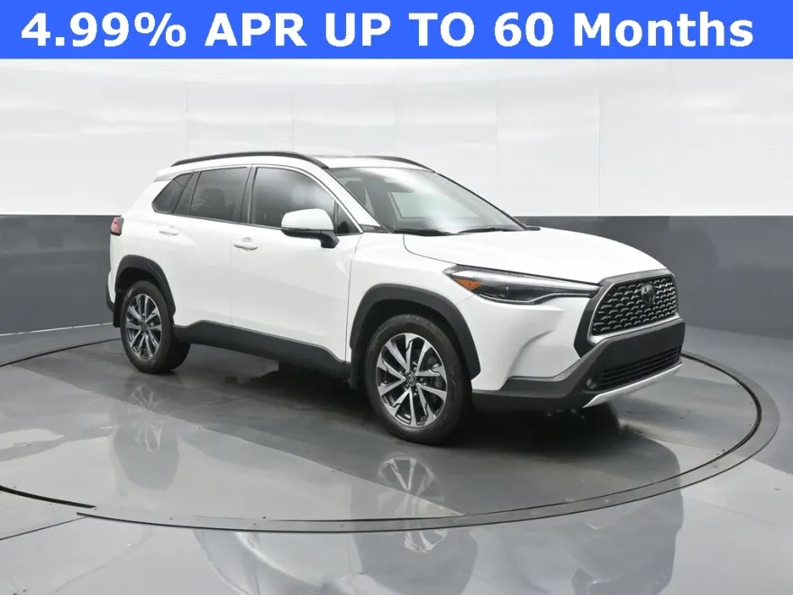 2023 Toyota Corolla Cross XLE photo 1