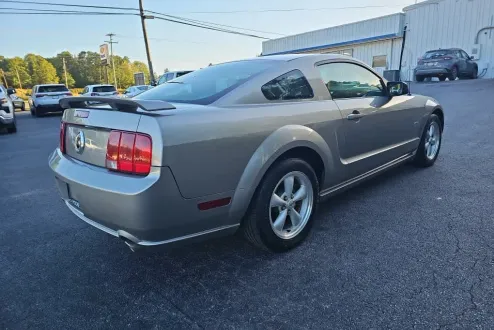 2008 Ford Mustang GT Deluxe photo 3