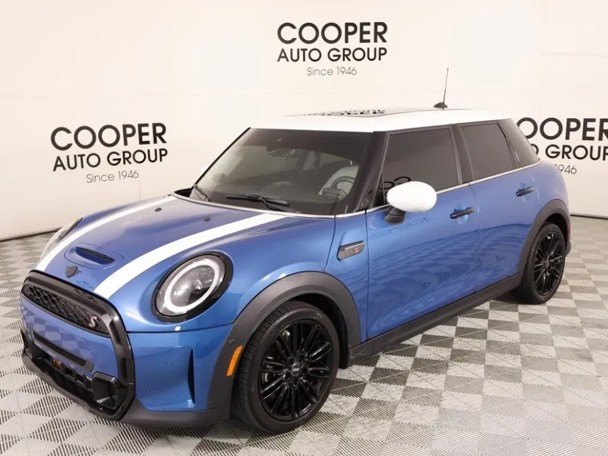 2023 Mini Cooper 4 Door Hardtop photo 1