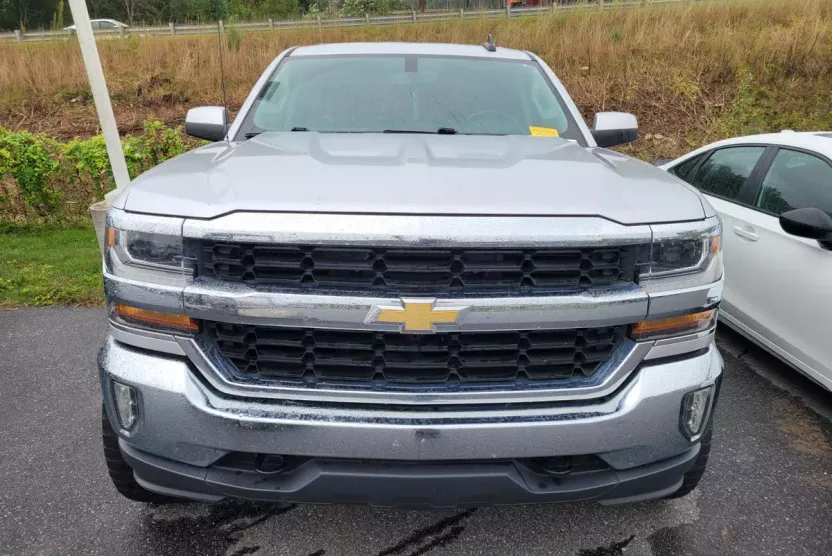 2017 Chevrolet Silverado 1500 LT photo 1