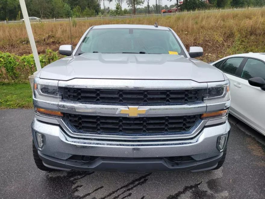 2017 Chevrolet Silverado 1500 LT photo 1