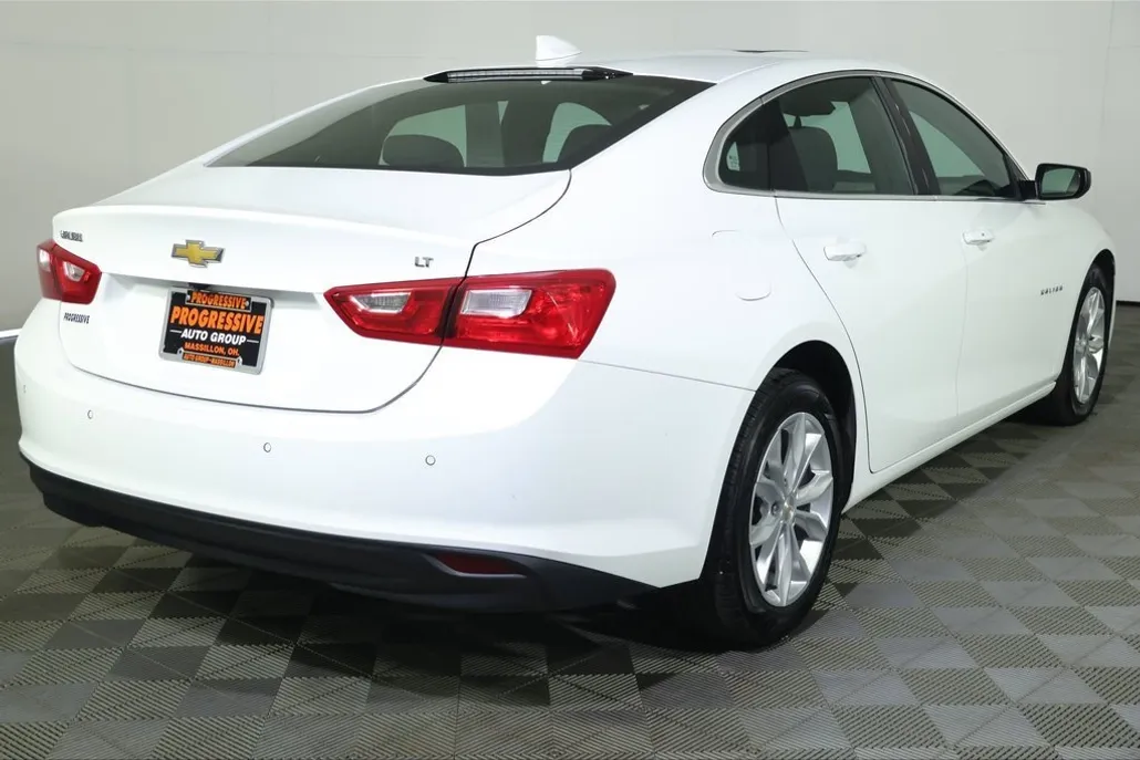 2024 Chevrolet Malibu 1LT photo 1