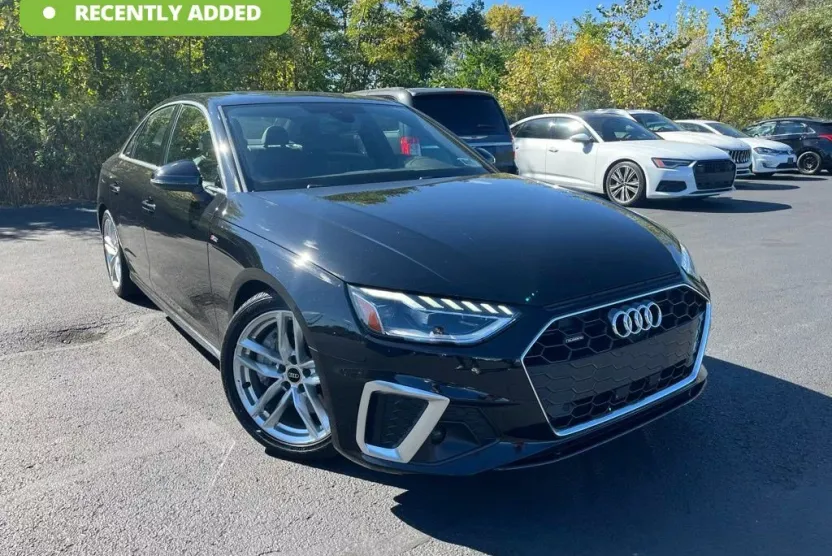 2022 Audi A4 45 S line Premium Plus photo 1