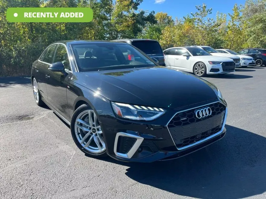 2022 Audi A4 45 S line Premium Plus photo 1