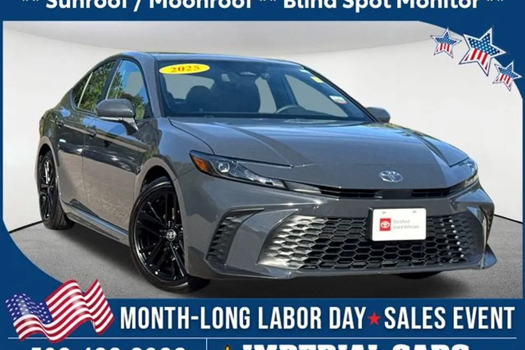 2025 Toyota Camry SE photo 1