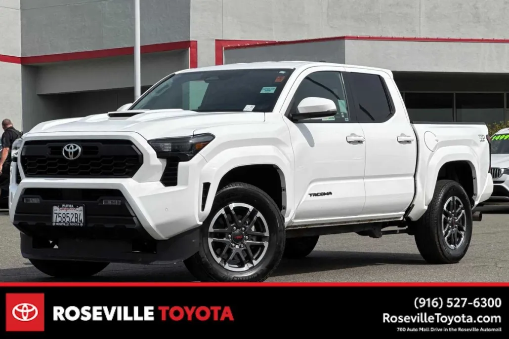 2024 Toyota Tacoma TRD Sport photo 1