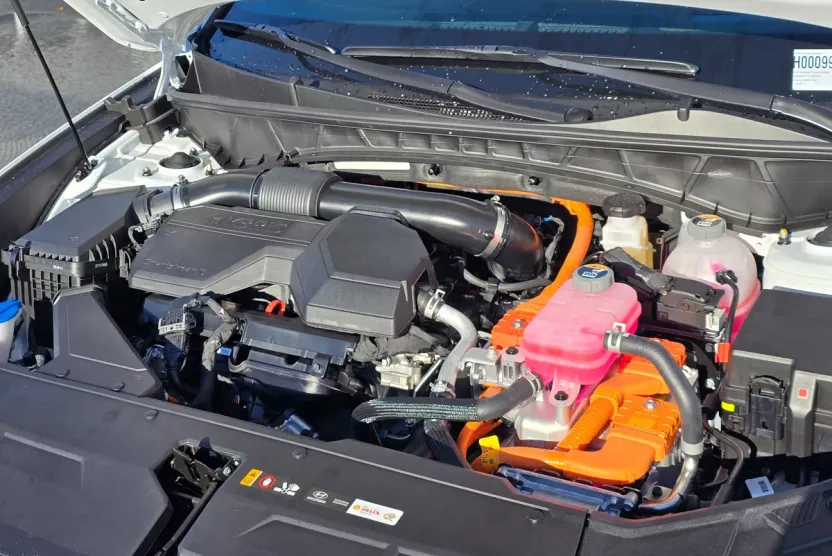 2026 Hyundai Tucson Hybrid Limited photo 1