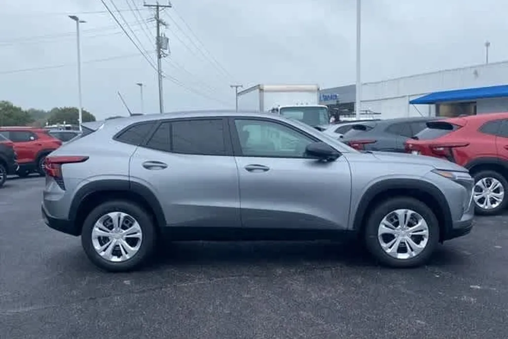 2026 Chevrolet Trax LS photo 1