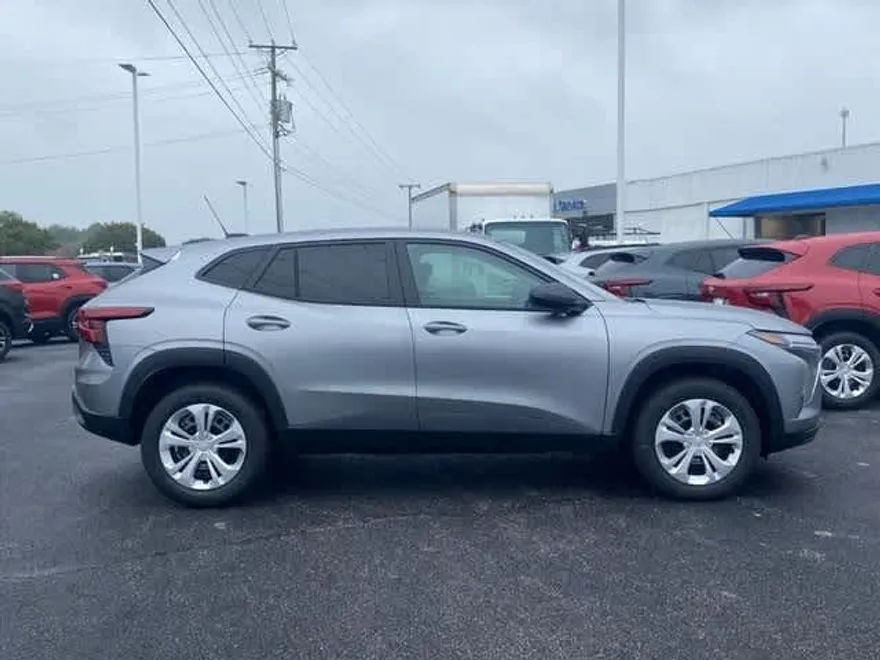 2026 Chevrolet Trax LS photo 1