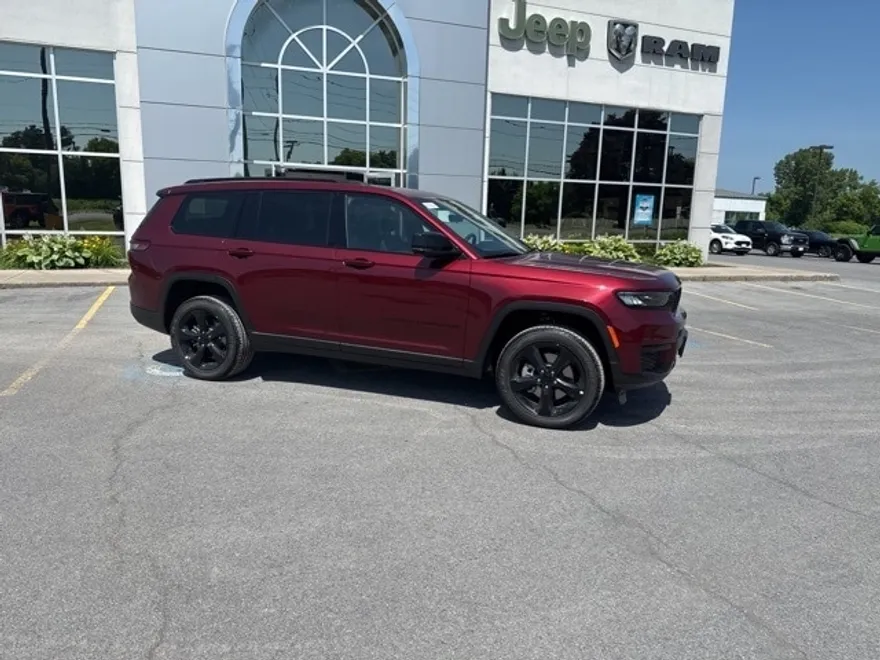 2025 Jeep Grand Cherokee Altitude photo 1