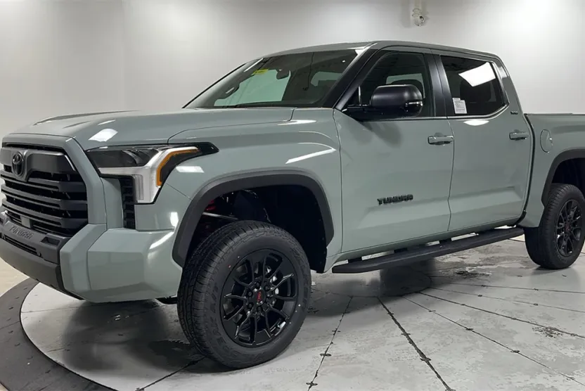 2026 Toyota Tundra SR5 CrewMax photo 1
