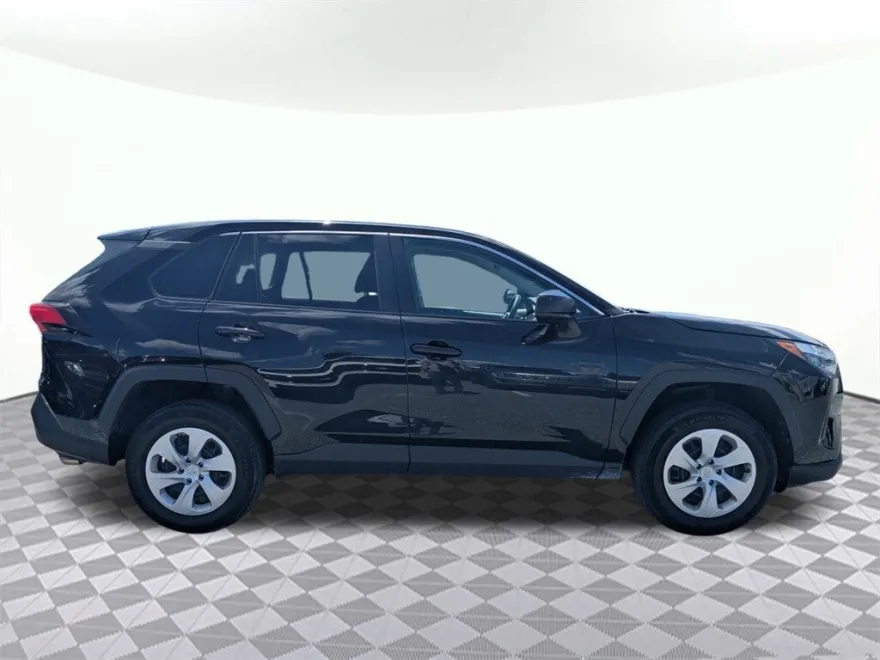 2024 Toyota RAV4 LE photo 1